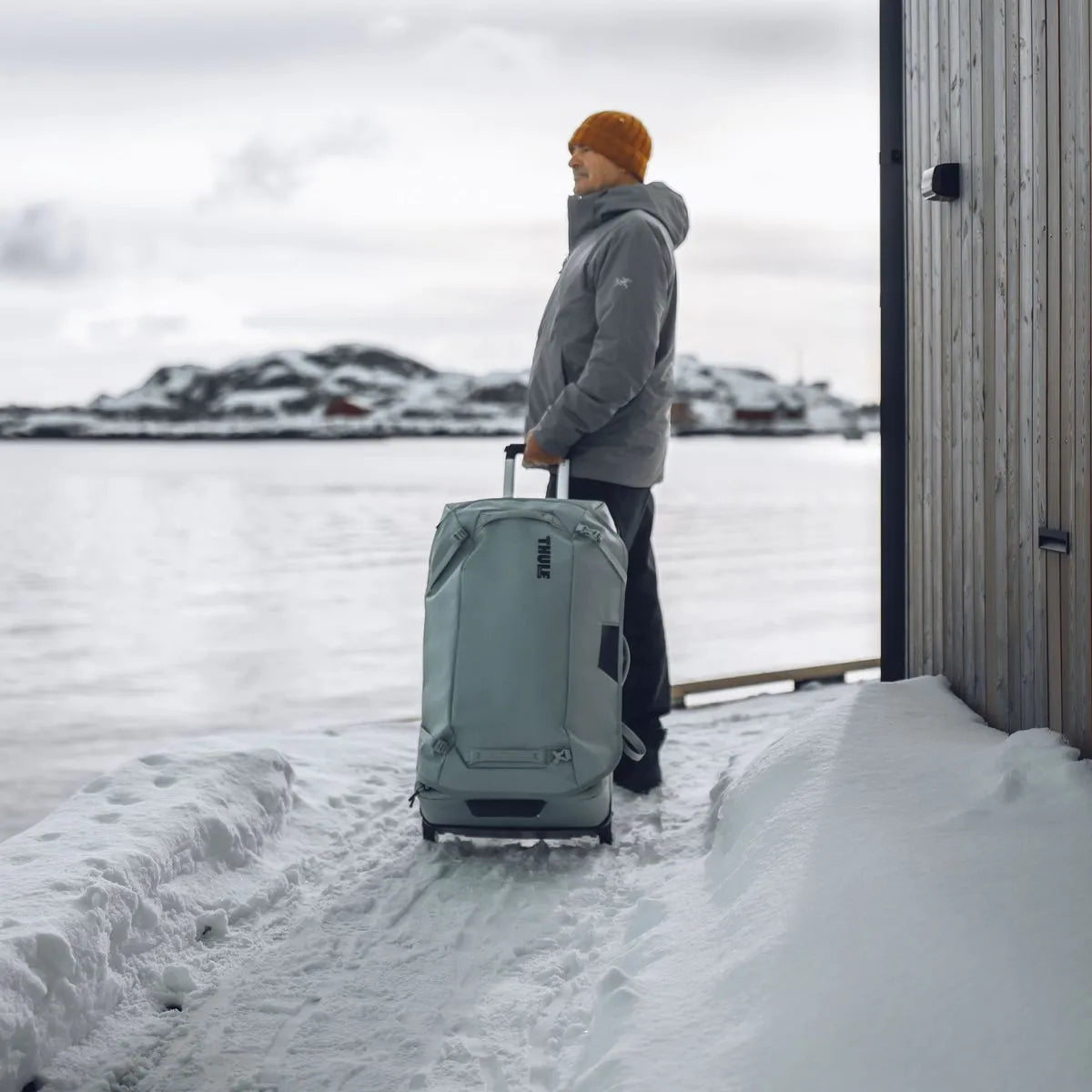 Thule Chasm Wheeled Duffel 110L