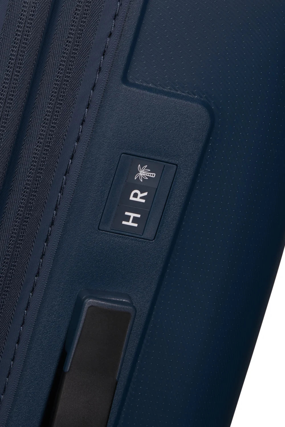 American Tourister Dashpop 67cm Medium Spinner - Expandable | Midnight Navy - KaryKase