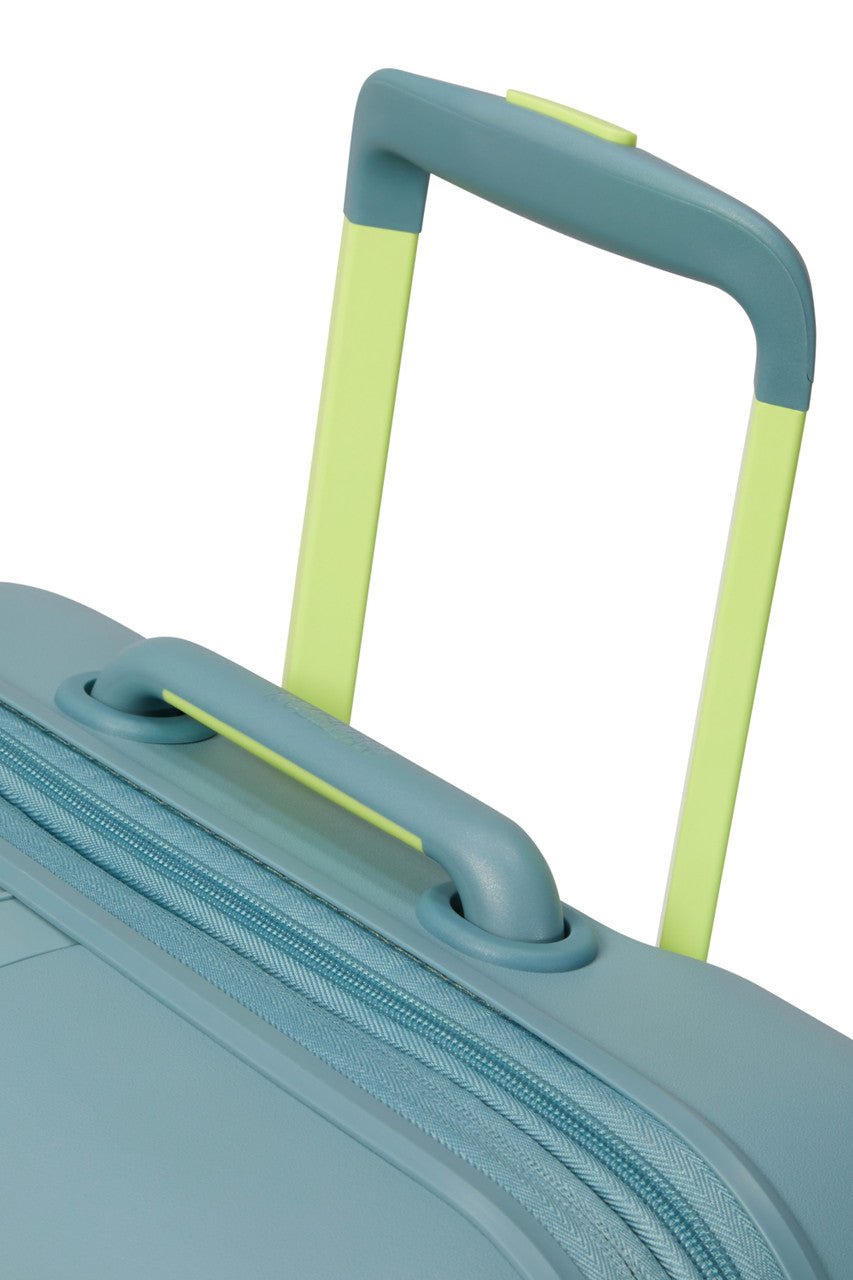 American Tourister Neovibe Expandable Spinner 67cm - KaryKase