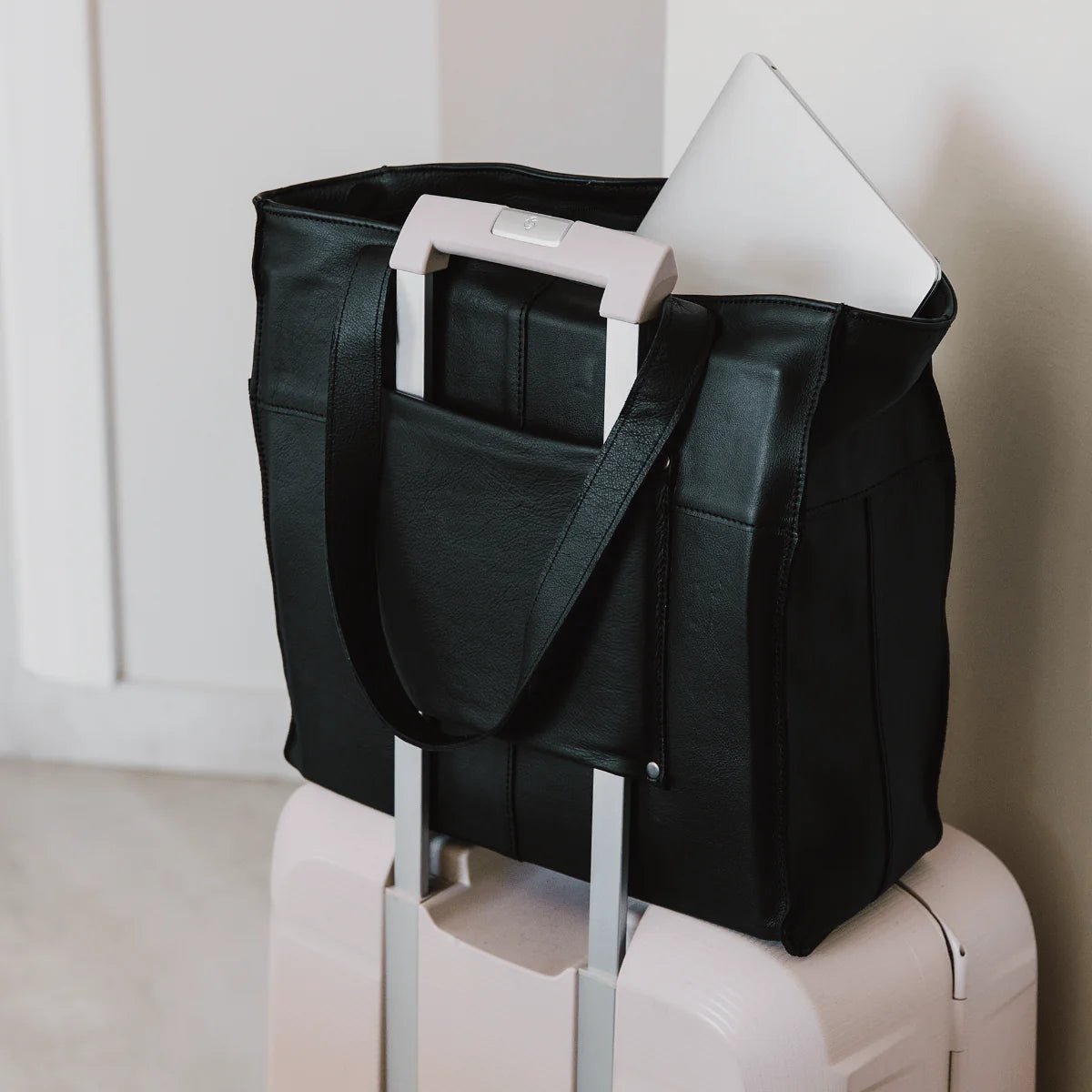 Thandana Zippered Travel Tote Leather Handbag - KaryKase