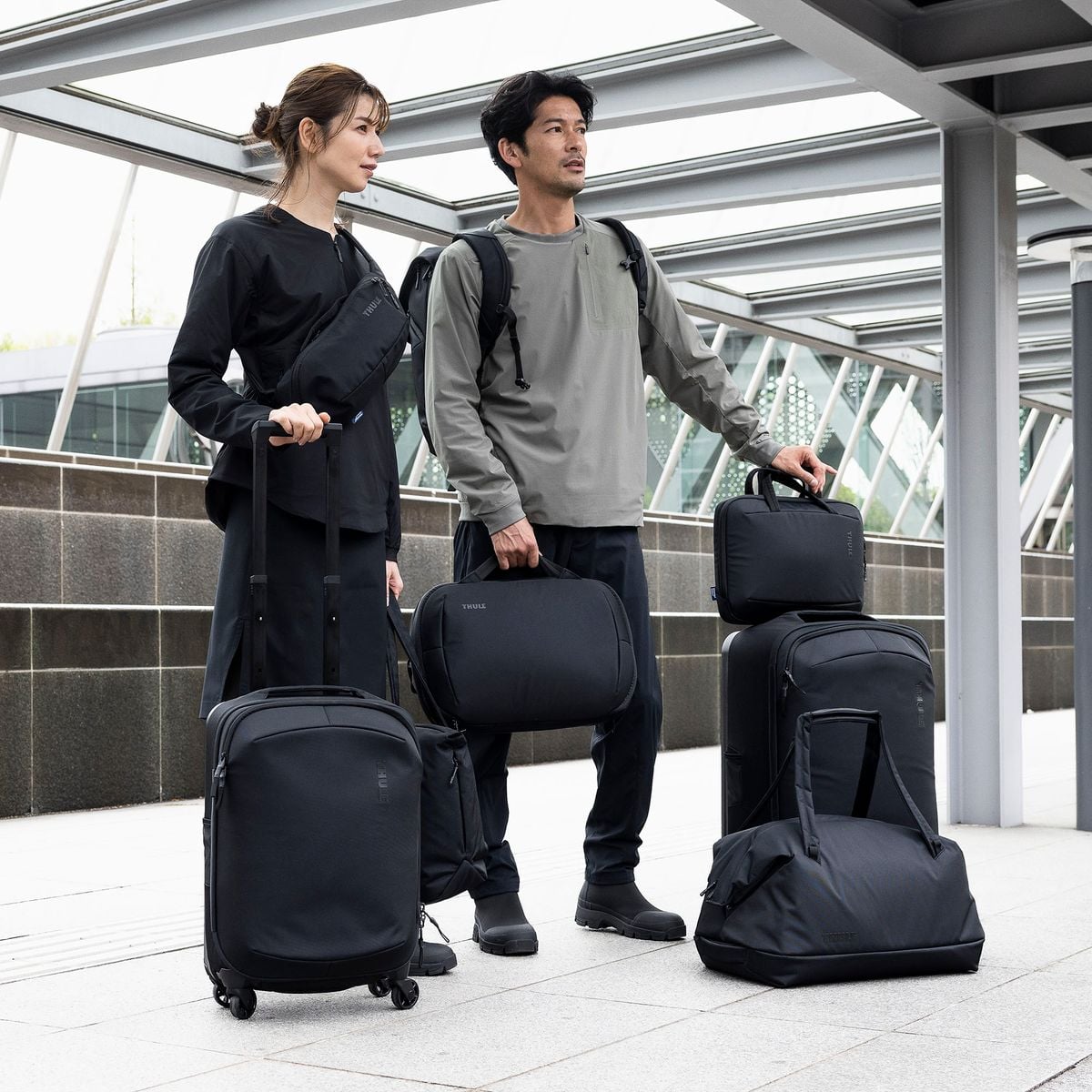 Thule Subterra 2 Laptop and Tablet Attaché 16 Inch | Black - KaryKase